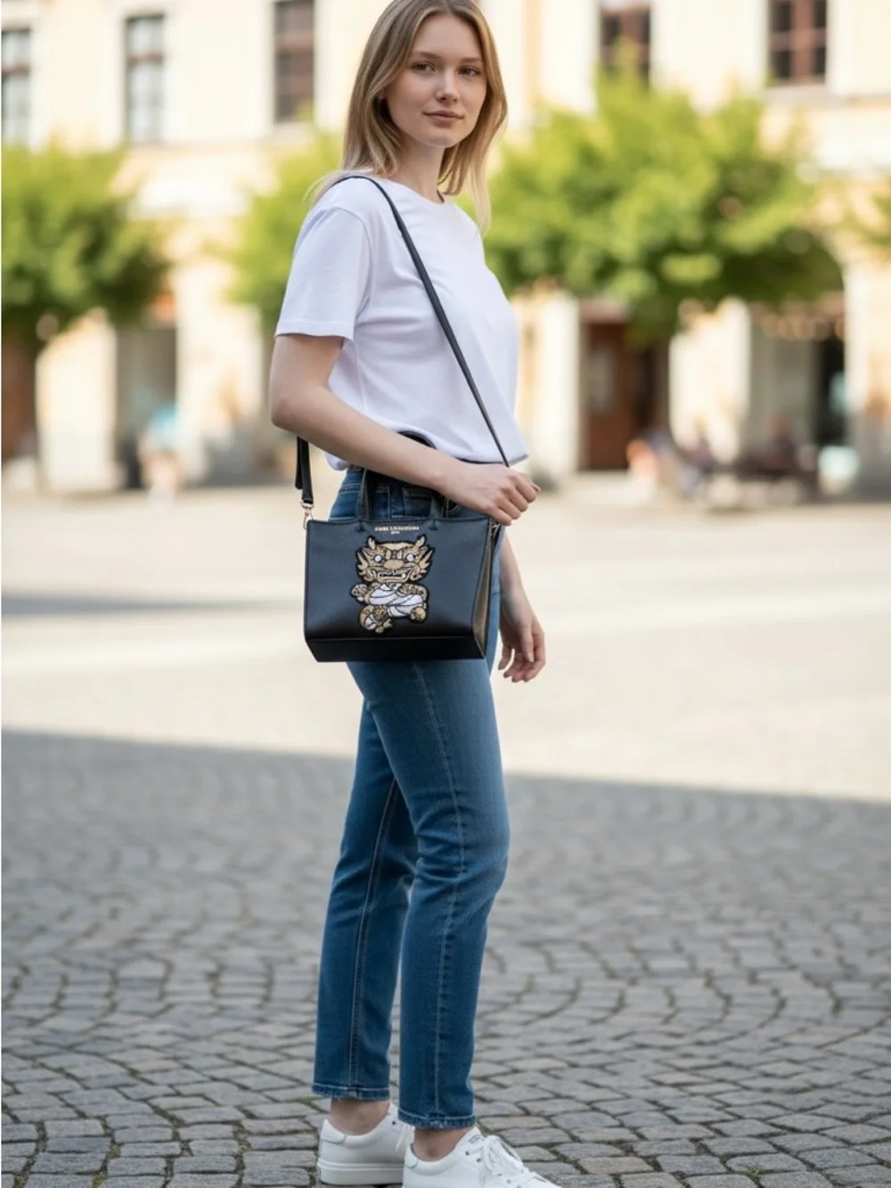 Karl Lagerfeld Crossbody
Simone Dragon Collection - Picture 5 of 10